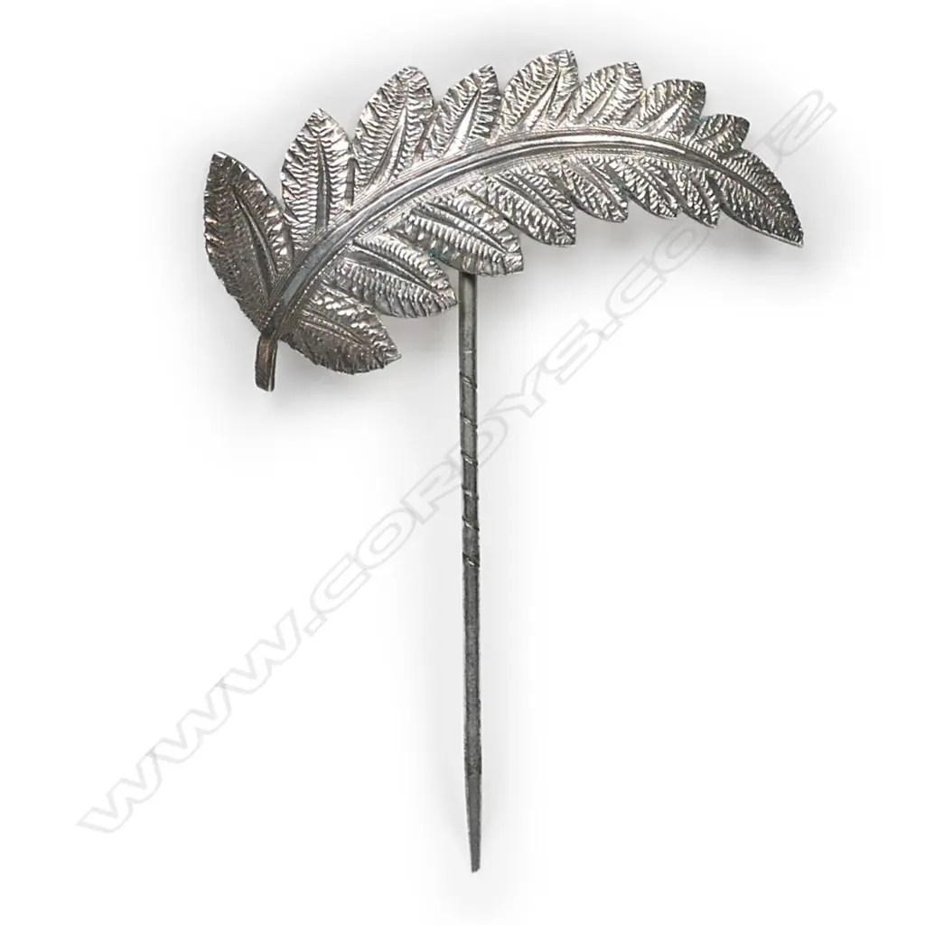 G & T Young silver fern pin brooch, Image 1++